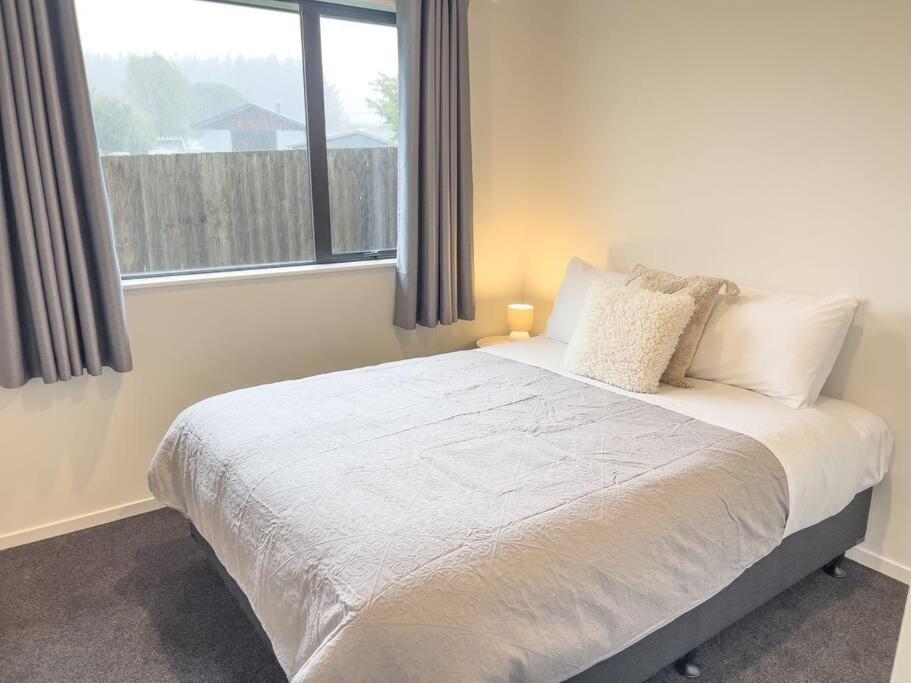 Rotorua Sunshine Brand New 4 Bedroom House Экстерьер фото